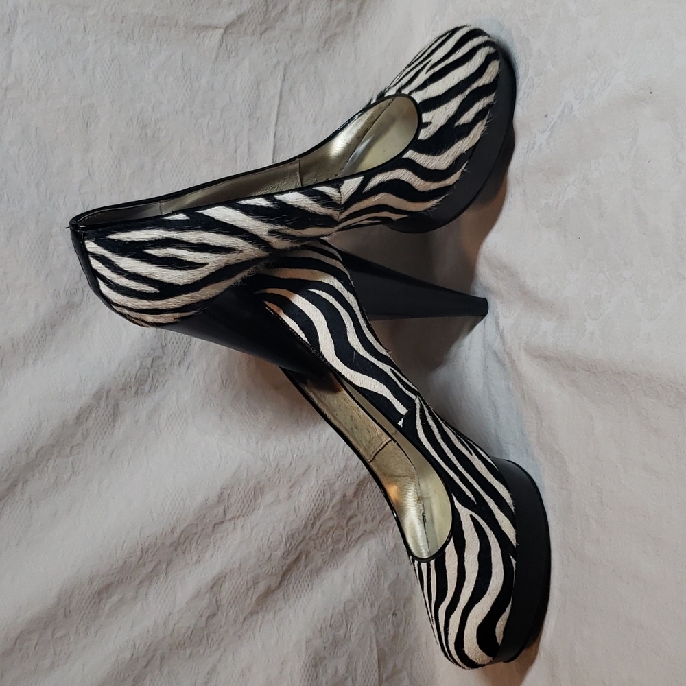 MICHAEL Michael Kors zebra platform pumps sz 8.5 💥